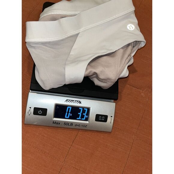 Lululemon cream Racerback Design Athletic Sports Bra Women's Size 12 - Picture 5 of 5